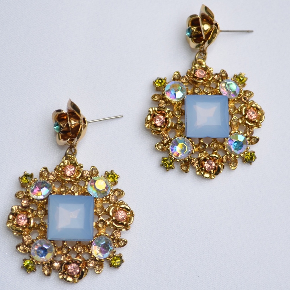 Betsey Johnson Queen Bee Rhinestone Blue Dangle Flower Earrings.